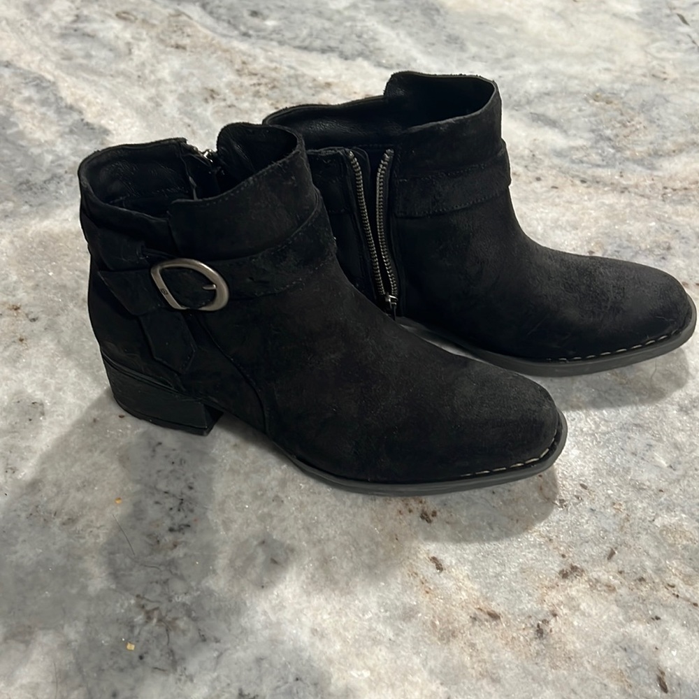 Born black booties